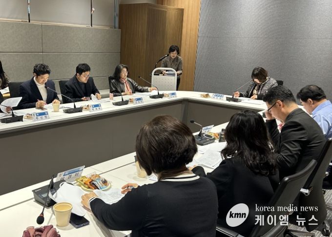 지난 25일 시청 컨퍼런스룸에서 '2025년 아동복지기관협의체 2차 회의'가 진행되고 있다.