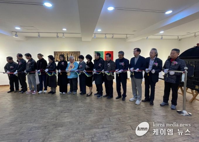 ‘2025 경기 고양 공예품 전시회’개막 테이프 커팅식