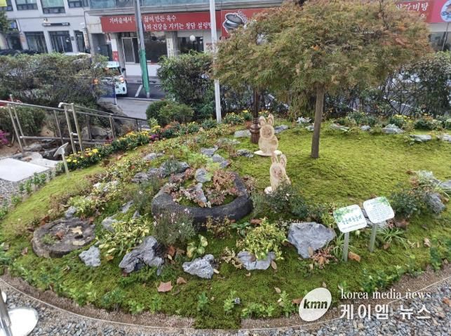 원미구청 일원에 조성된 이(끼)로운 탄소중립 마을 정원 모습