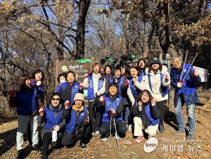 의왕시 부곡동 바르게살기위원회, '덕성봉 청결운동' 실시