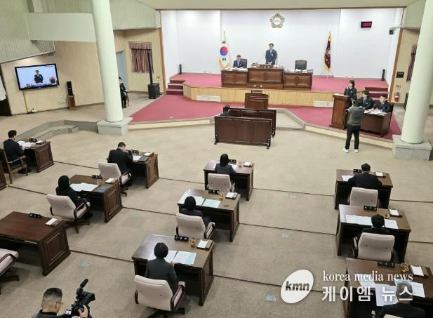군포시의회는 12월 1일 제285회 정례회를 개회했다. 이번 회기는 18일까지 진행된다.