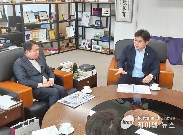 전찬성 강원도의원, 신경호 교육감 만나 “원주 혁신도시 남고 부족 문제”해결을 위한 진행 상황 점검과 해법 논의