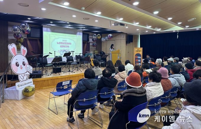 수원시가 노인 정신건강 사업 성과보고회를 열고 있다.