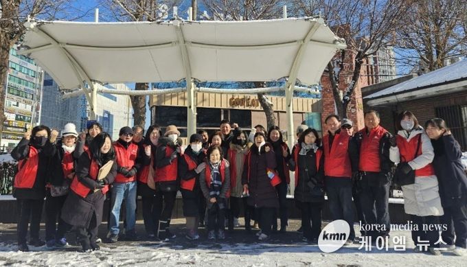 구리시 수택1동 통장협의회, 겨울철에도 멈추지 않는 ‘자체 클린구리의 날’ 제설 작업과 환경정화 활동 실시