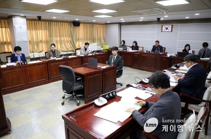 수원특례시의회 환경안전위원회, 조례안 등 안건심사