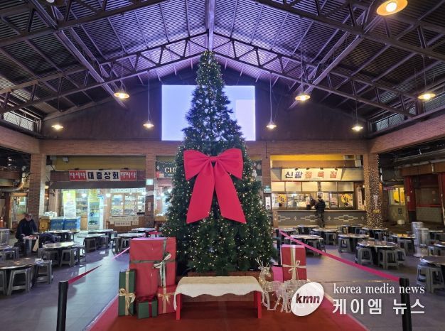 예산상설시장 크리스마스 트리