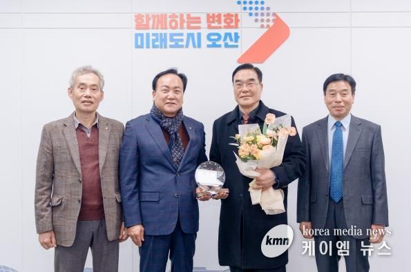 오산시, 대한노인회 오산시지회 신건호 회장 ‘1일 명예시장’ 위촉