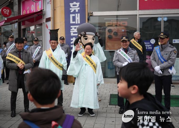 남양주시 다산2동에서 펼쳐진 민·관·경·학 아동 안전 캠페인 …정약용·포돌이 총출동