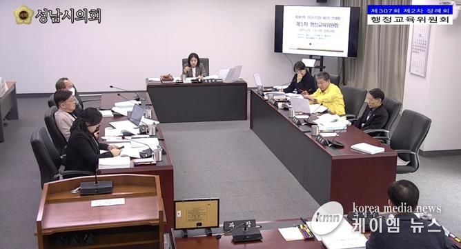 2025년 12월 9일, 행정교육위원회 회의에서 일부 안건에만 선택적으로 참여하는 서은경·김선임·최현백·윤혜선 의원