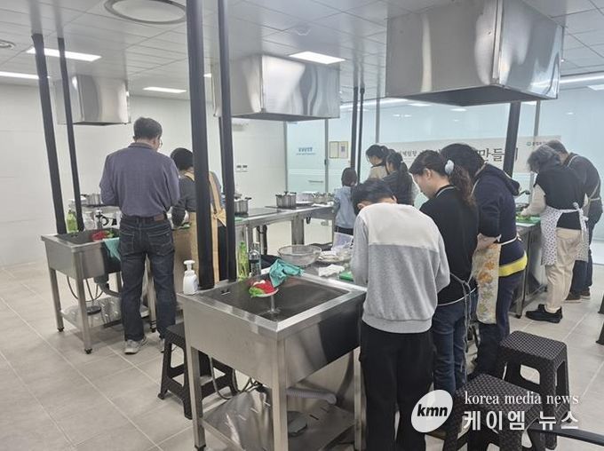 파주시 운정보건소, ‘한방차 만들기’ 주민들 큰 호응