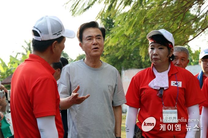 김태흠 지사, 라오스 출장 첫 일정으로 자원봉사 현장 방문