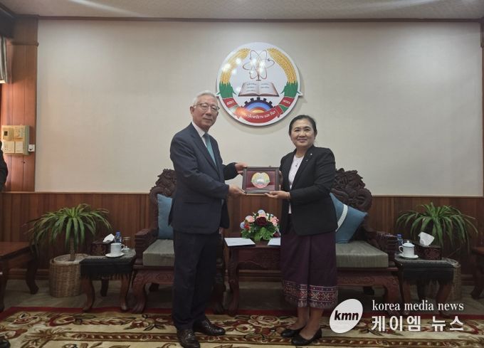 충남교육청, 라오스 정부 훈장 받다...20년 교육정보화 동행의 성과