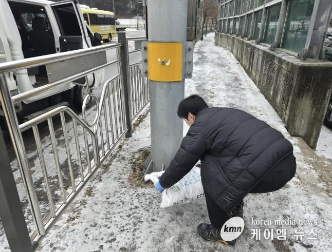 동두천시 생연1동 행정복지센터, 관내 상습 결빙구간 제설제 비치