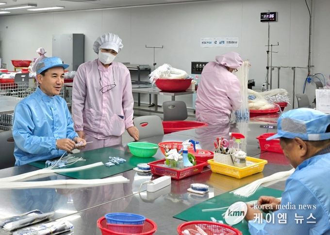 의료기기 수출액 전국 2위로 강원도 대표 효자 산업, 김 지사 근로자 격려‧소통