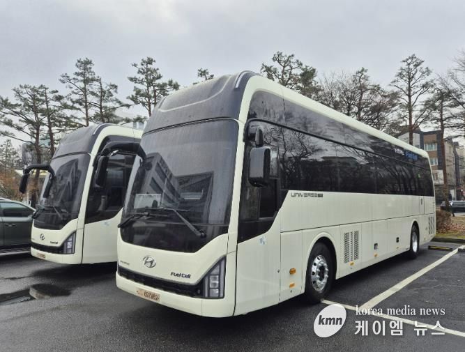 성남시가 새로 도입한 공무용 수소전기버스 차량 모습