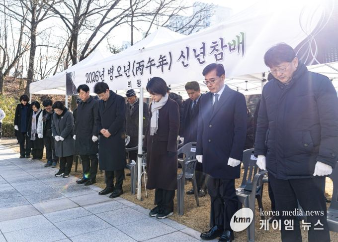 의왕시의회 2026년 병오년 신년맞아 현충탑 참배로 첫 의정활동 시작