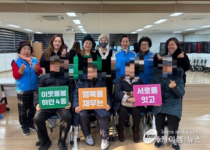 광명시 하안4동 지역사회보장협의체는 지난 5일 이철헤어커커 광명일직점의 재능기부로 관내 취약계층 어르신들을 대상으로 무료 미용봉사 행사를 진행했다.