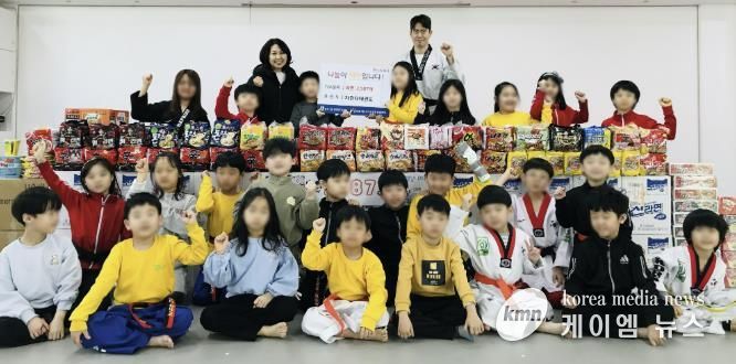 자란다태권도, 수원시 영통구 망포1동에 '사랑의 라면트리' 기부