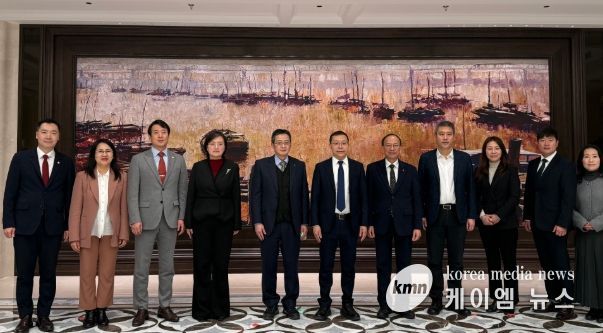 부천시 대표단은 5일 하얼빈 양수펑 부시장과 오찬 간담회 후 기념사진을 촬영했다.