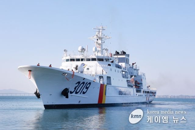 인천 해경 전용부두에 입항하고 있는 서특단 3019함