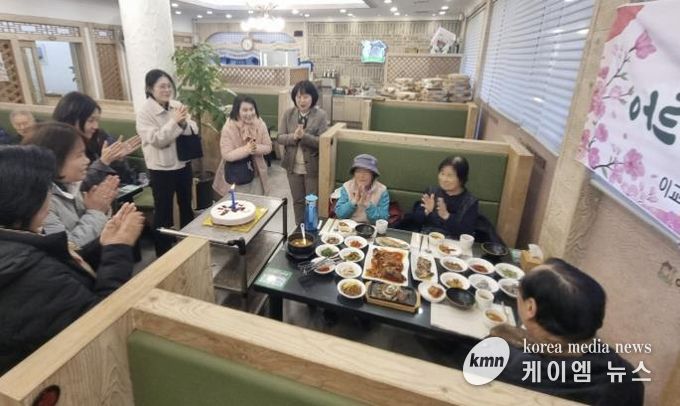 수원시 팔달구 우만1동, '독거어르신 위한 사랑의 생신상' 행사 열어