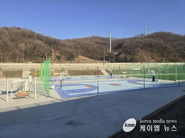 성남시 판교 대장저류지에 조성한 농구장