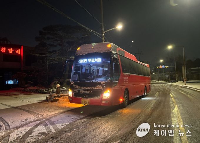 202번 버스를 대체 운행 중인 전세버스