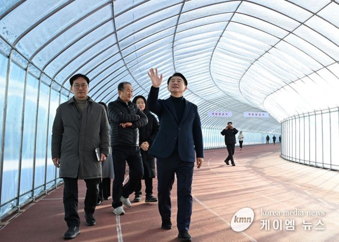 의정부시가 1월 13일 의정부종합운동장에서 동계 육상트랙 운영 현황 등을 점검했다.