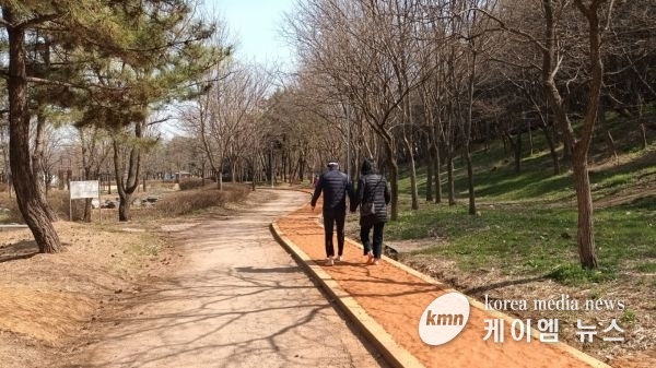 곰솔누리숲 황톳길에서 맨발 걷기 해볼까?