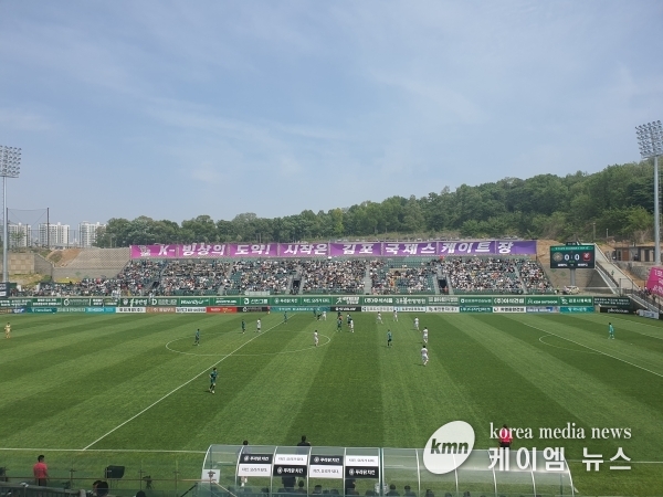 김포시, 국제스케이트장 유치 열망 김포FC에 울려 퍼지다