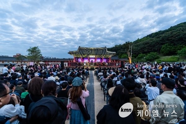낮보다 아름다운 도심 속 궁궐의 밤, ‘2024 화성행궁 야간개장‘달빛화담,花談’ 시즌2 : 연향’