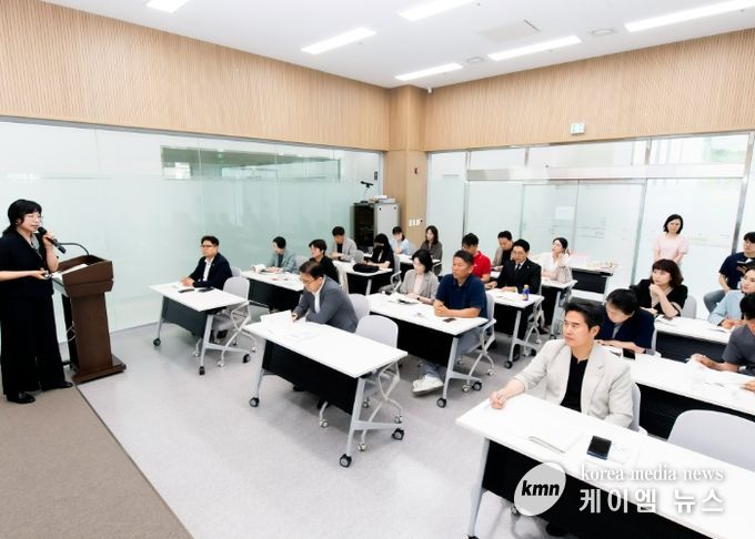 설명을 경청하는 김포시의원