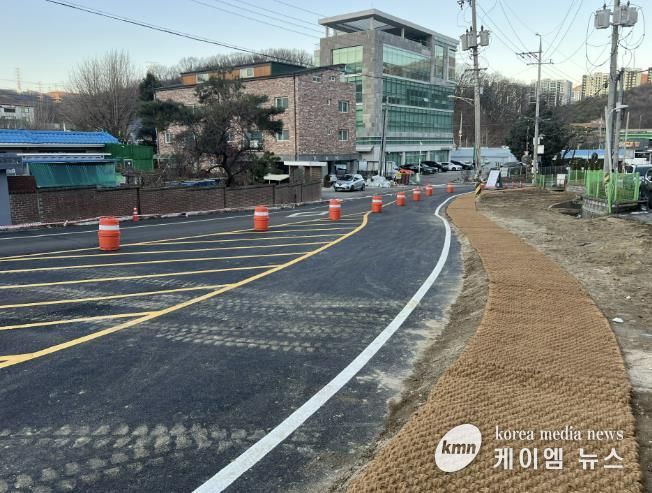 용인특례시는 고기교~고기초 후문을 잇는 도로를 확장·정비했다고 밝혔다.