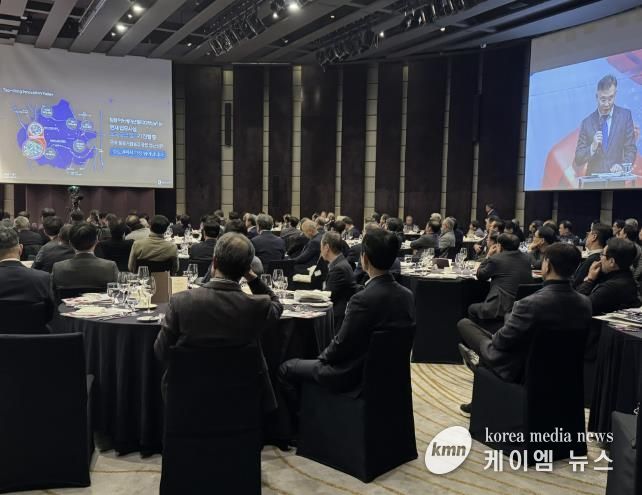 황규돈 수원시 경제자유구역추진단장이 수원 경제자유구역을 소개하고 있다.