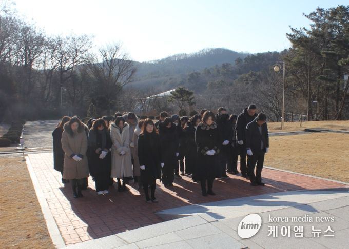이천교육지원청, 병오년 맞이해 현충탑 참배 및 시무식 실시