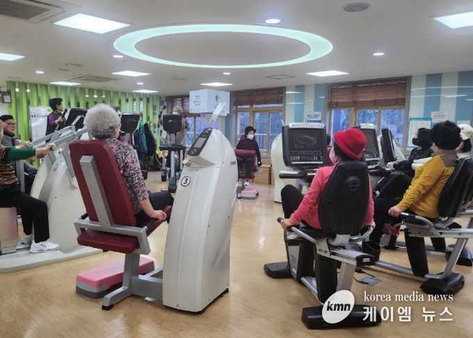 광명시보건소 노인건강증진센터에서 노인건강증진 프로그램이 진행되고 있다.