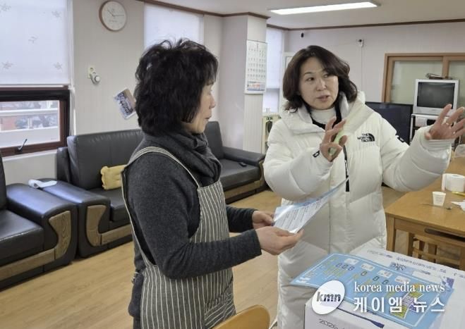 수원시 영통구 망포1동, 어르신 위한 ‘수원 새빛 생활비 패키지’ 안내 현장 방문