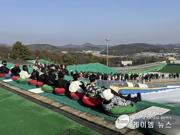 김포늘바라봄공유학교 겨울방학 ‘눈꽃썰매’ 가족체험 프로그램 운영 모습