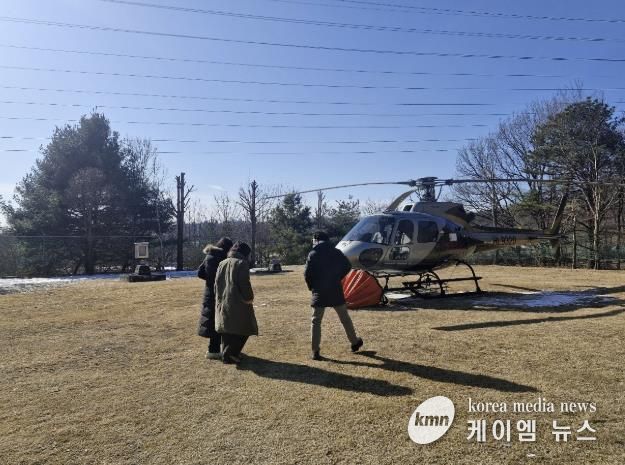 수원시가 6월 14일까지 운영하는 산불 대응 헬기.