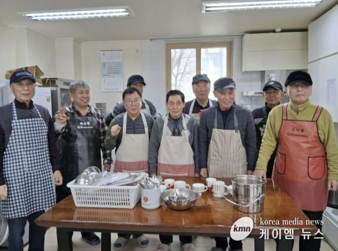 남성 어르신이 앞장서는 변화, 구리시 늘봄복지관 '설거지 봉사단' 출범