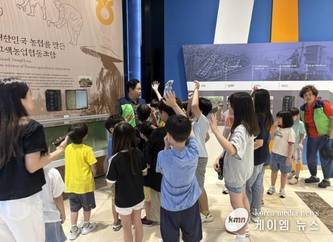 평동 주민들이 지역 어린이들을 대상으로 내고장 바로알기 교육을 진행하고 있다