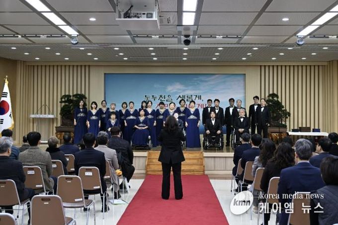 장애인합창단 '별들의 하모니' 동두천시청 월례조회서 울림 있는 식전공연 성료