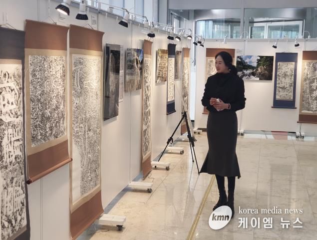 예산군청 1층 전시관