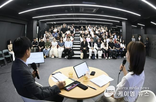 지난해 6월, 유한대 대학생들과 함께 한 ‘영톡스클럽’ 행사 전경