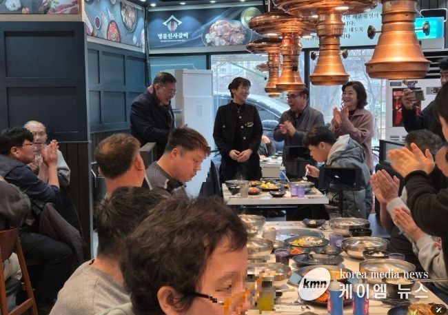 후원자 (왼쪽부터) 손기남 수석부회장, 최남경 점장, 김양원 신망애복지재단 대표, 조주현 신망애재활원장