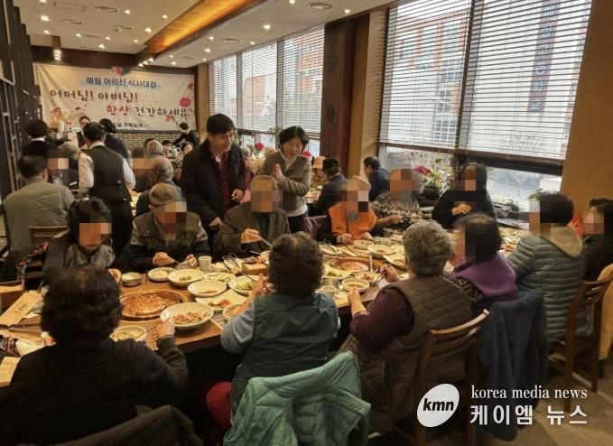 수원시 권선구 호매실동, 훈장골에서 어르신 50여 명에 오찬 대접