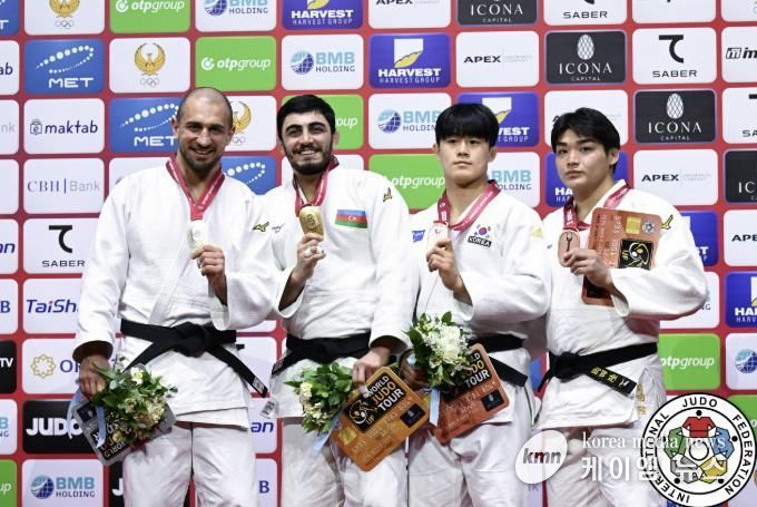 오른쪽에서 두 번째 김종훈