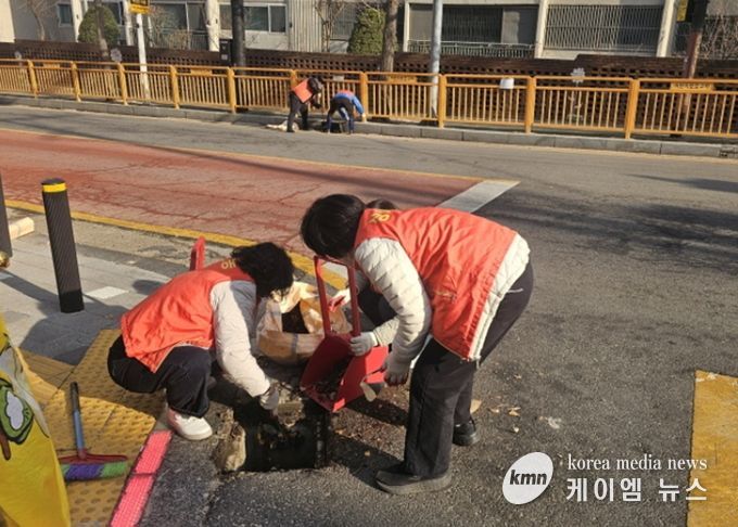 고양시 성사2동 통장협의회, 봄맞이 마을 환경정화활동 실시