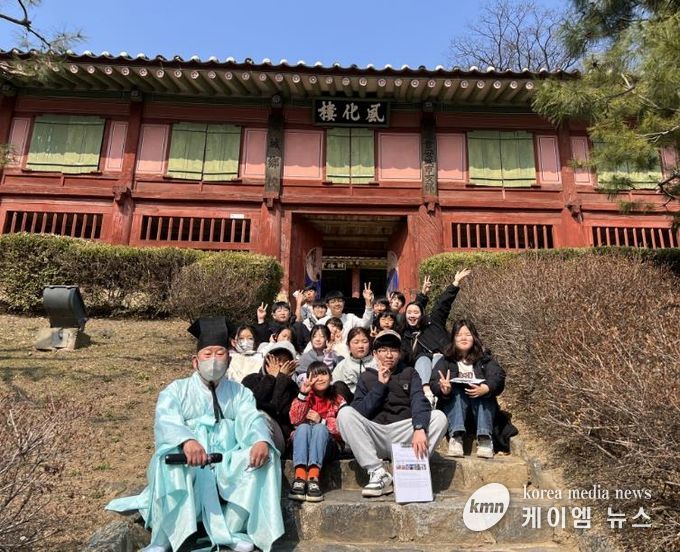 안성 청소년들, 지역 문화유산 탐방으로 굿즈 아이디어를 찾는다