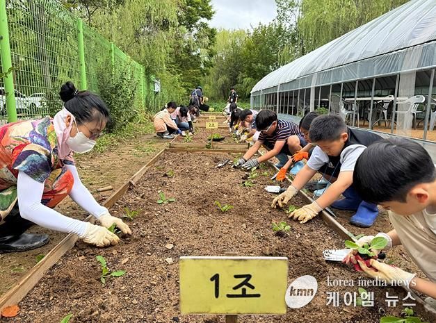 지난해 어린이농부학교 참여하는 어린이들의 모습